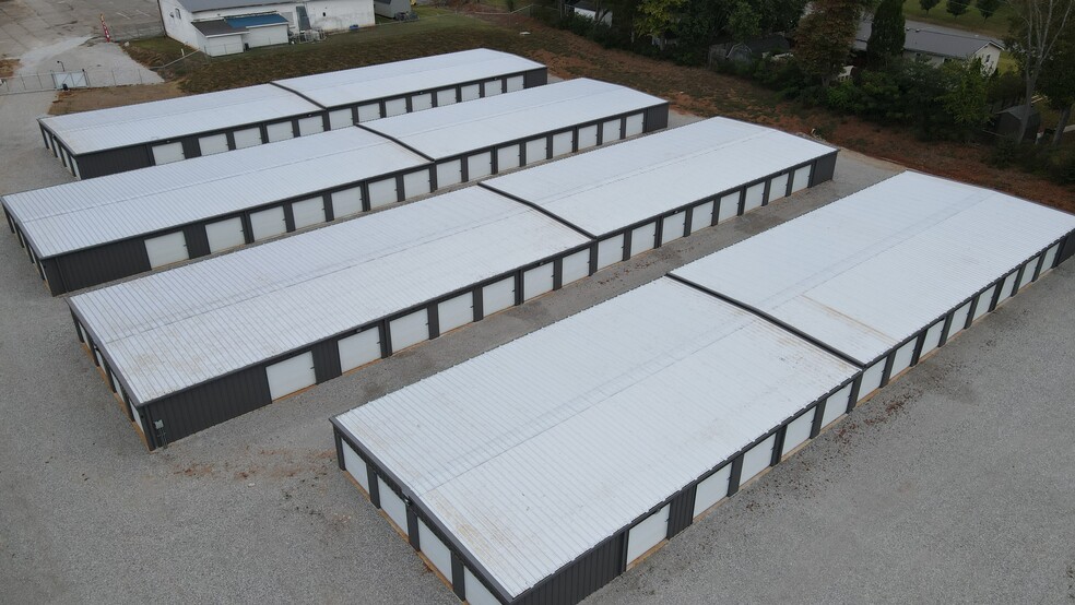 More Photos Of 912 Dinah Shore blvd, Winchester Self Storage For Sale