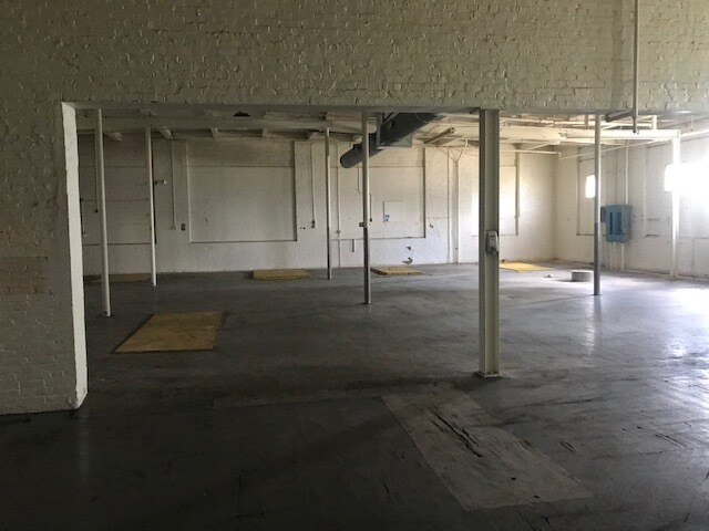 More Photos Of 126 Avenue C, Springfield Manufacturing For Sale