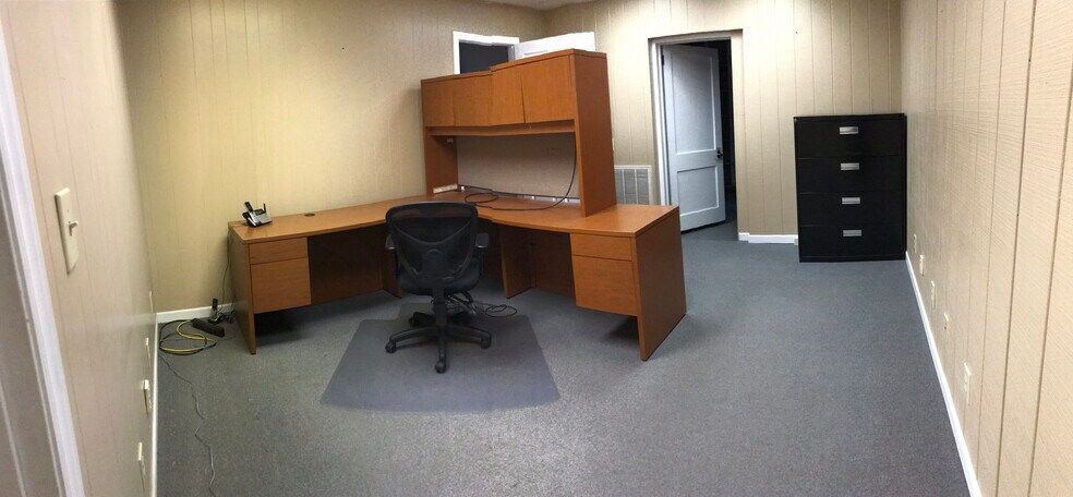 More Photos Of 472 Grimes Blvd, Lexington Warehouse For Lease