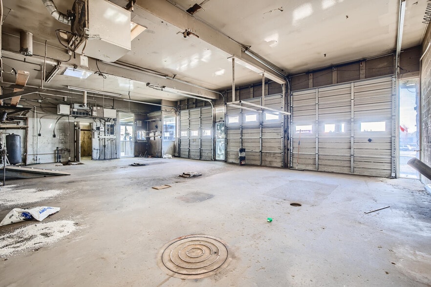 More Photos Of 404 S Circle Dr, Colorado Springs Auto Repair For Sale
