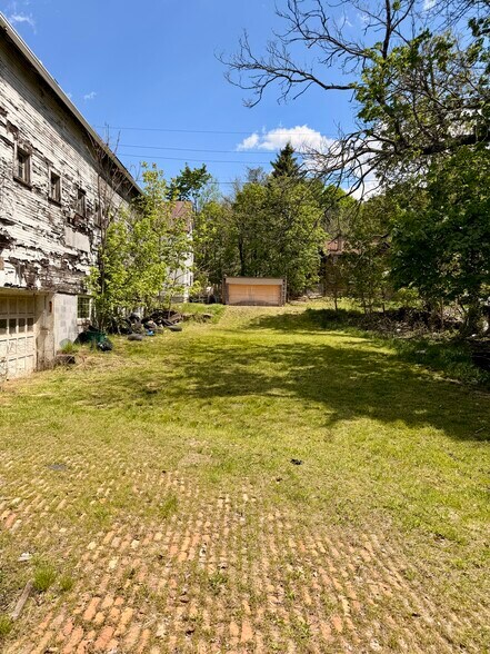 More Photos Of 1337 Montier St, Pittsburgh Flex For Sale