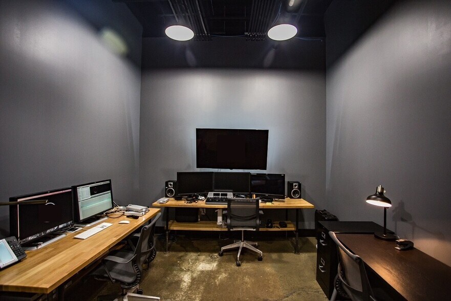 More Photos Of 548 N Sacramento Blvd, Chicago Industrial For Sale