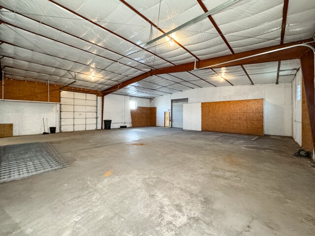 More Photos Of 100 Holiday Ln, Tonkawa Warehouse For Lease
