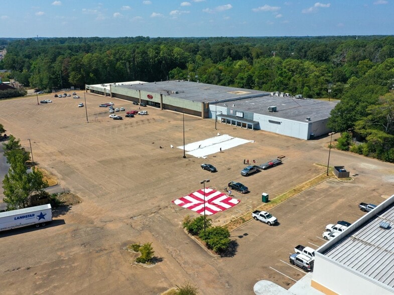 More Photos Of 2885-2899 Terry Rd, Jackson General Retail For Sale