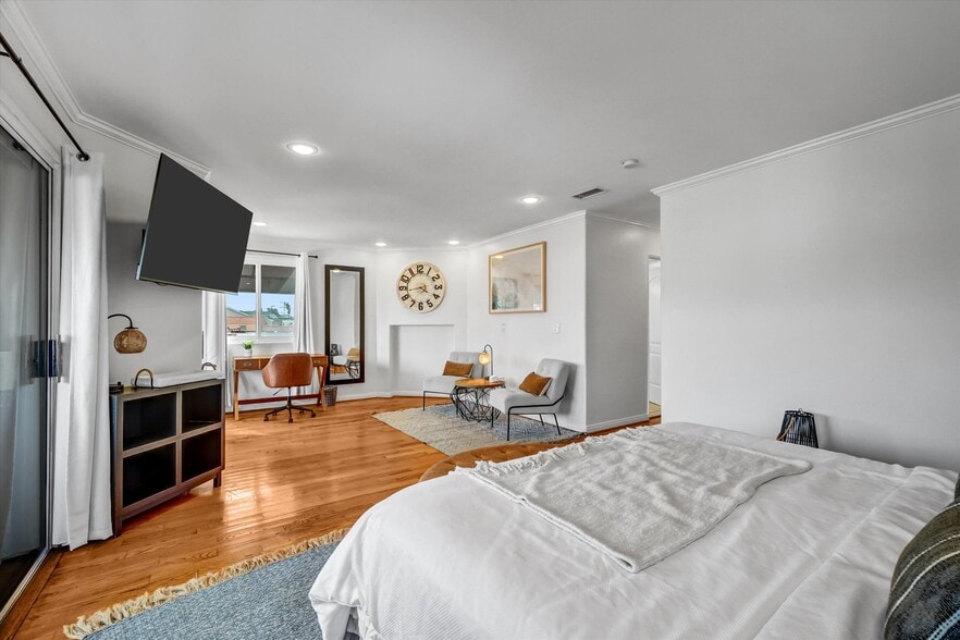 More Photos Of 179 Pomona Ave, Long Beach Hospitality For Sale