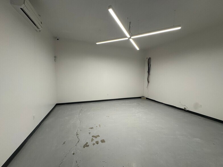More Photos Of 1412 S Gerhart Ave, Commerce Warehouse For Lease