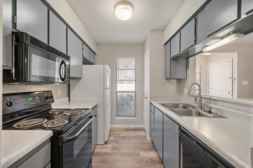 More Photos Of 31938 Sanders St, Magnolia Multifamily For Sale