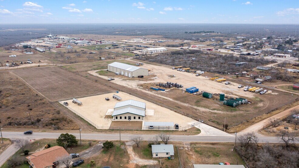 More Photos Of 200 N Yule Ave, Charlotte Office For Sale