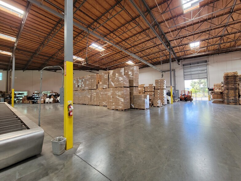 More Photos Of 9988 Santa Fe Springs Rd, Santa Fe Springs Manufacturing For Lease