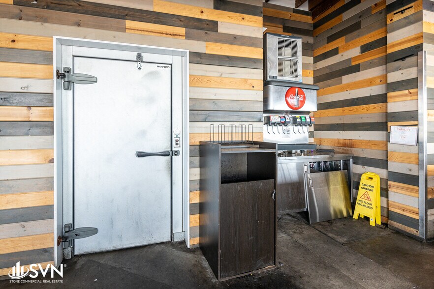 More Photos Of 10318 Taylorsville Rd, Louisville Fast Food For Lease