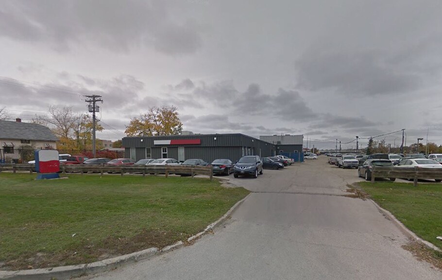 More Photos Of 810 Regent Ave W, Winnipeg Auto Dealership For Sale