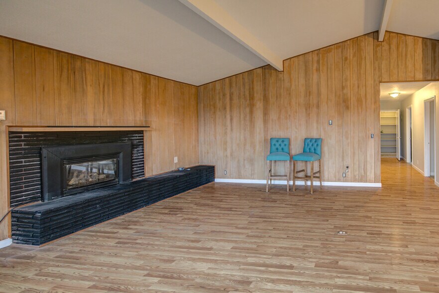 More Photos Of 798 Ocean Shores Blvd NW, Ocean Shores Bar For Sale