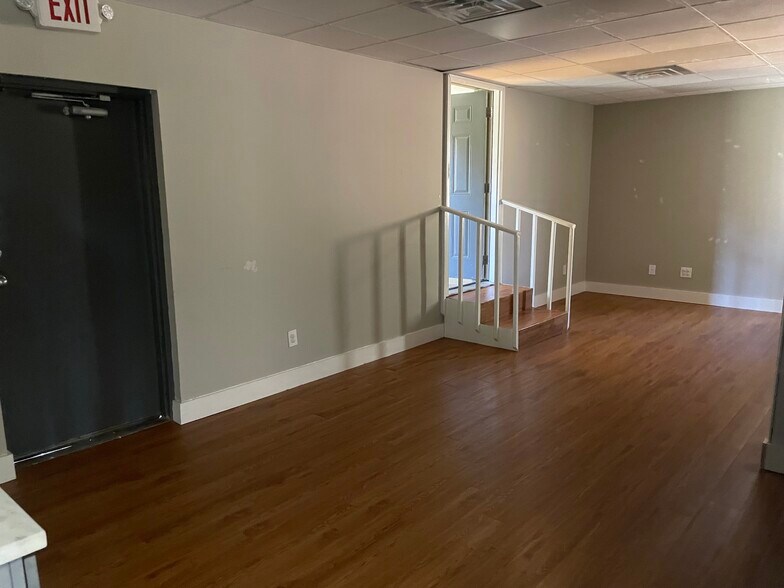 More Photos Of 1505 Hollywood Rd, Knoxville Loft Creative Space For Lease
