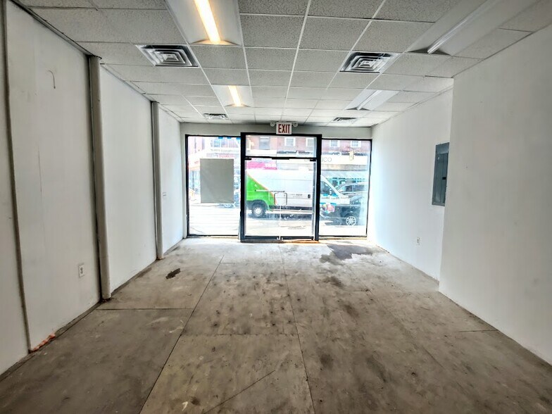 More Photos Of 644 Manhattan Ave, Brooklyn Storefront Retail Office For Lease