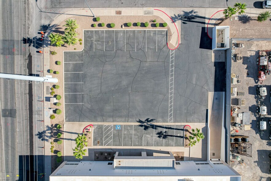 More Photos Of 200 Sunpac Ave, Henderson Warehouse For Sale