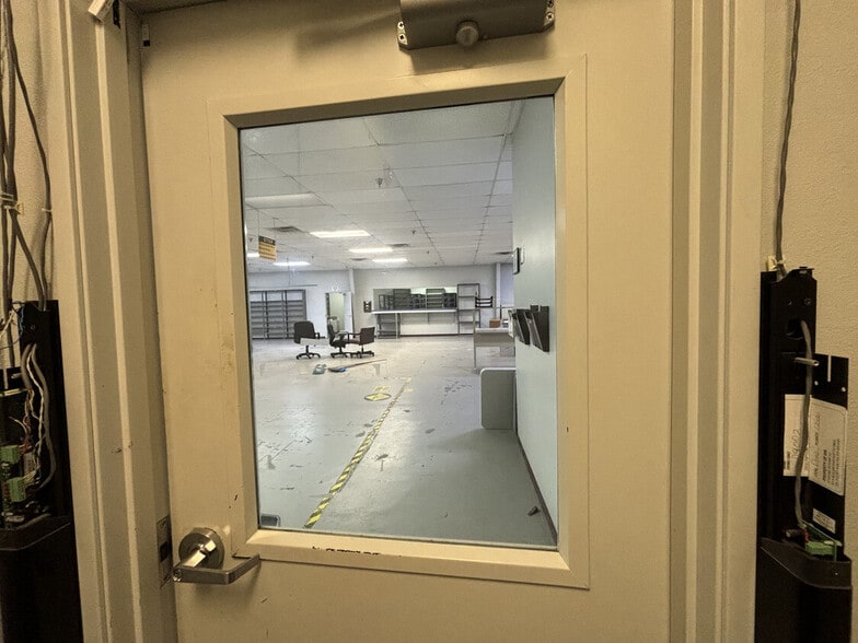 More Photos Of 1402 Hawthorne St, Bastrop Manufacturing For Lease