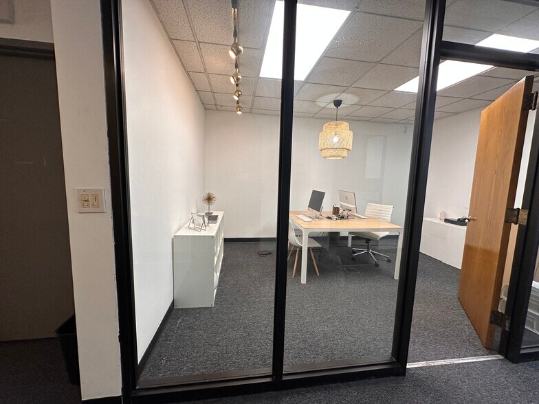 More Photos Of 1143-1147 47th Ave, Long Island City Showroom For Lease