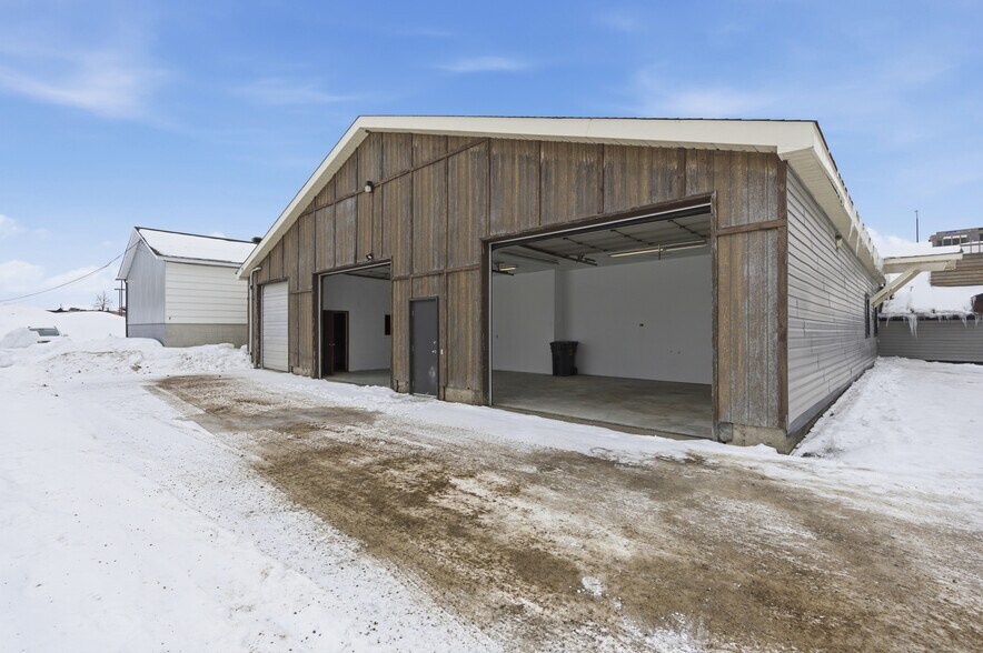More Photos Of 642 Great Northern Rd, Sault Ste Marie Freestanding For Lease