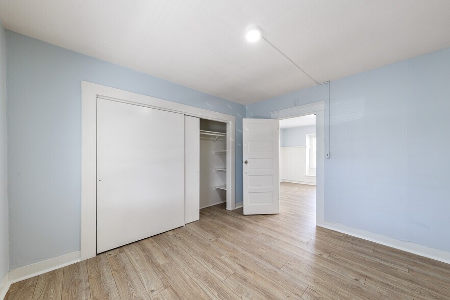 More Photos Of 15323 Paramount Blvd, Paramount General Retail For Sale