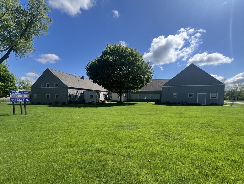 Primary Photo Of 21800 Pontiac Trl, South Lyon Office For Sale