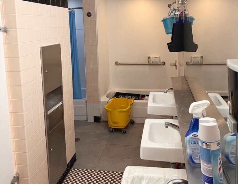 More Photos Of 315 E 115th St, New York Shelter For Lease