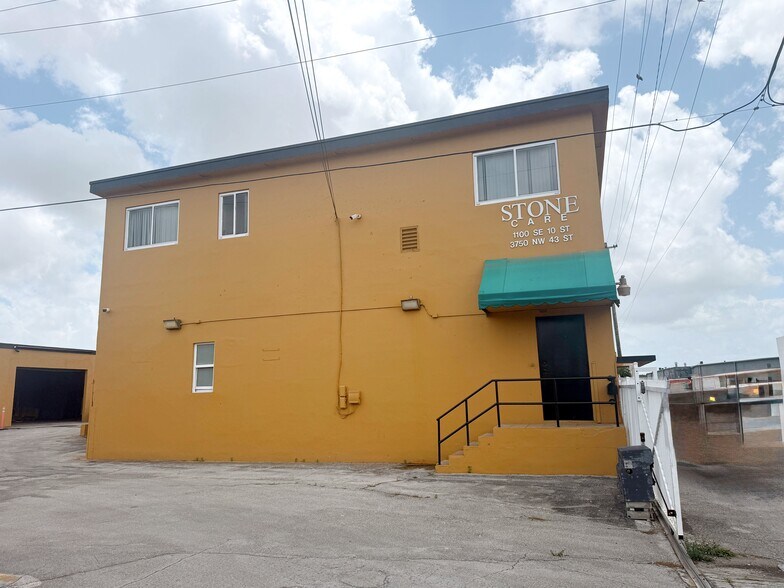 More Photos Of 3750 NW 43rd St, Hialeah Warehouse For Lease
