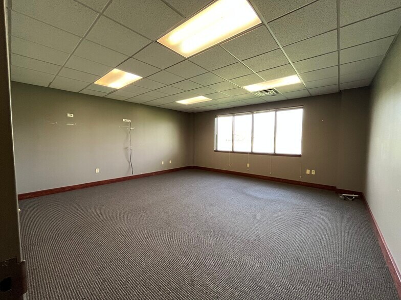 More Photos Of 7340 W 21st St N, Wichita Office For Sale