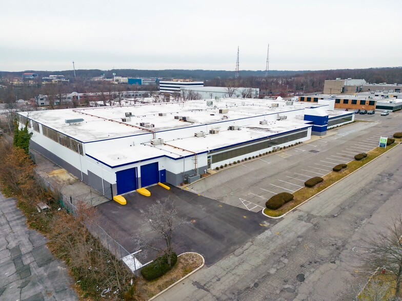 Primary Photo Of 100 Commercial St, Plainview Warehouse For Lease