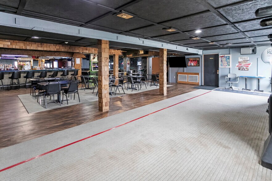 More Photos Of 220 N Old Route 66, Litchfield Restaurant For Sale