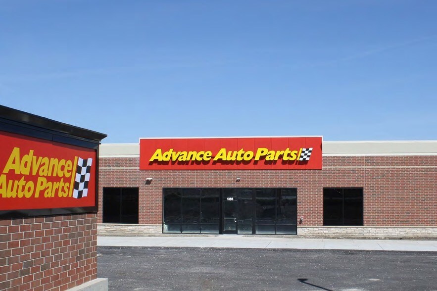 Primary Photo Of 1386 Butterfield Rd, Aurora Freestanding For Lease