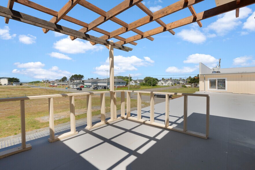 More Photos Of 347 2nd St, Crescent City Industrial For Sale