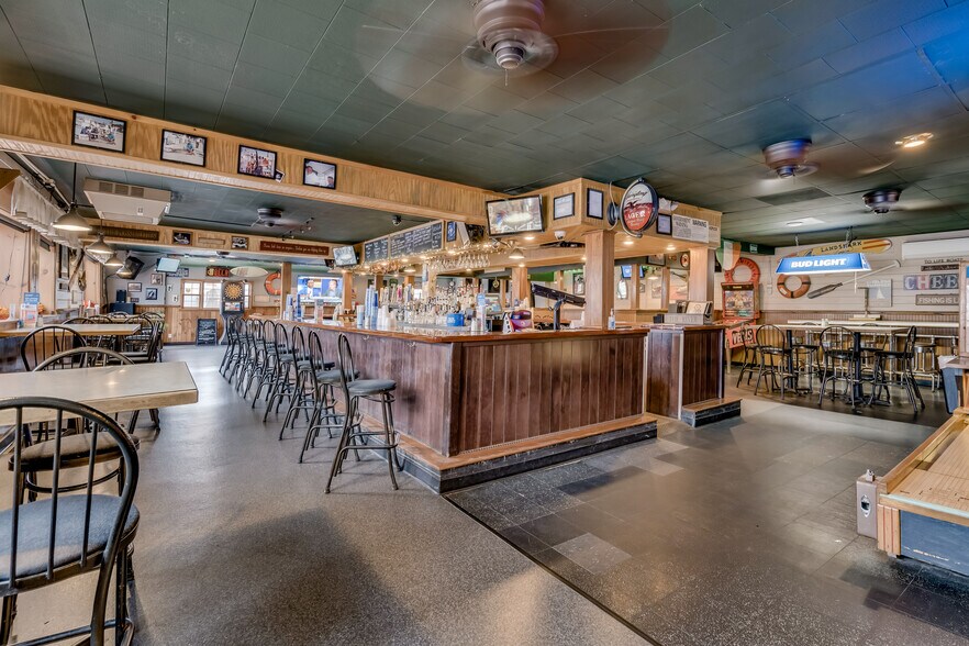 More Photos Of 226 Webb St, Clayton Bar For Sale