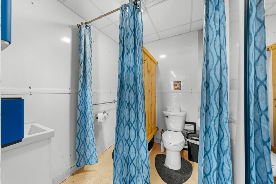 More Photos Of 518 N Harrison St, Alexandria General Retail For Sale