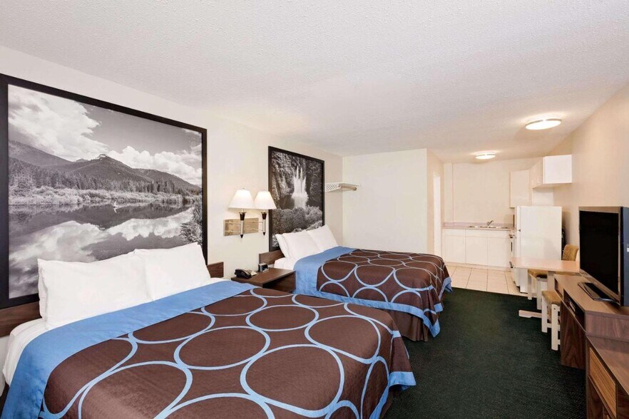 Primary Photo Of 3561 Voght St, Merritt Hotel For Sale