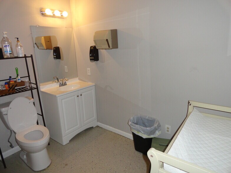 More Photos Of 3552-3556 Avon St, Hartland Medical For Sale