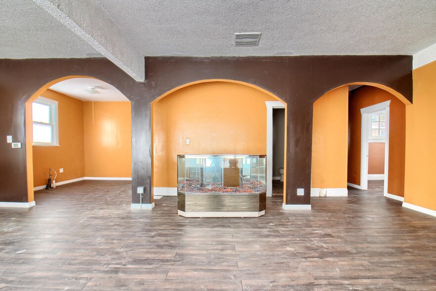More Photos Of 2555 Sheridan Blvd, Edgewater Storefront Retail Office For Sale