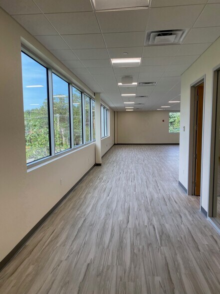 More Photos Of 54 Middlesex Tpke, Bedford Office For Lease