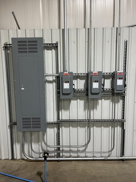 More Photos Of 4100 Warren Rd, Humboldt Industrial For Lease