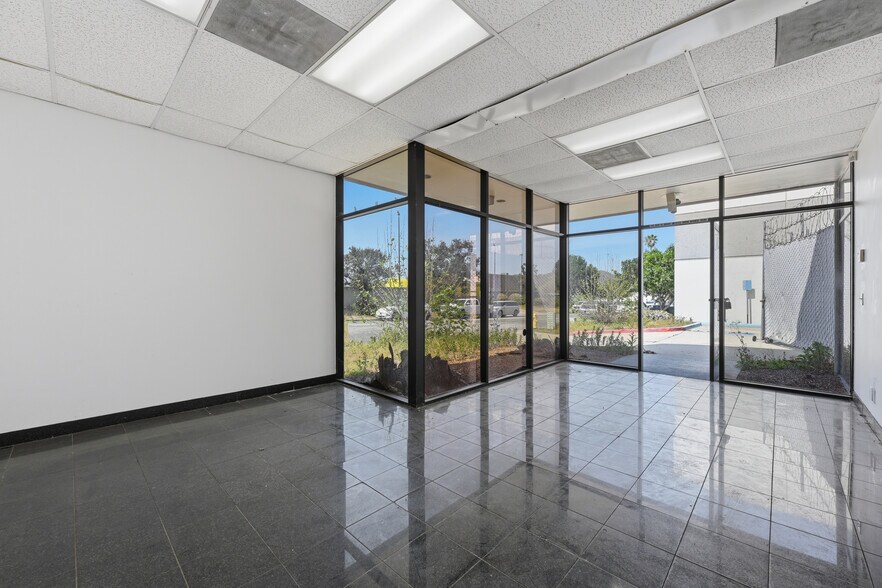 More Photos Of 285 Venture St, San Marcos Manufacturing For Sale