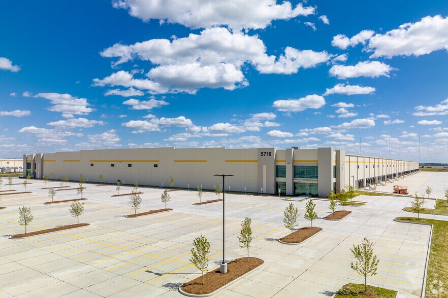 More Photos Of 5710 Inner Park Dr, Edwardsville Distribution For Lease