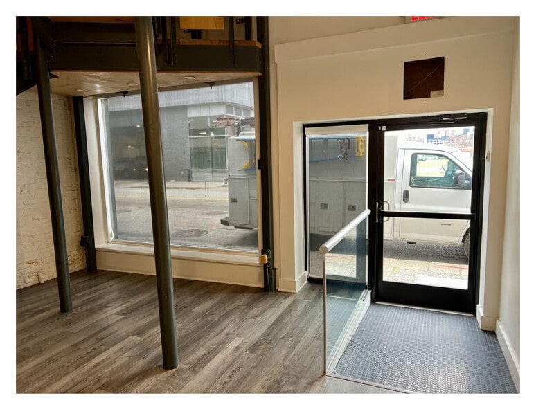 More Photos Of 438 S 3rd St, Louisville Office For Sale