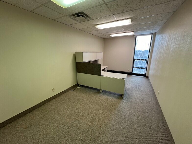 More Photos Of 160 E Main St, Decatur Office For Lease