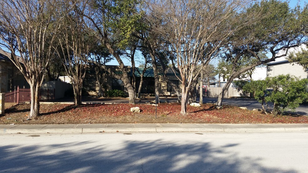 More Photos Of 16015 University Oak, San Antonio Service For Lease