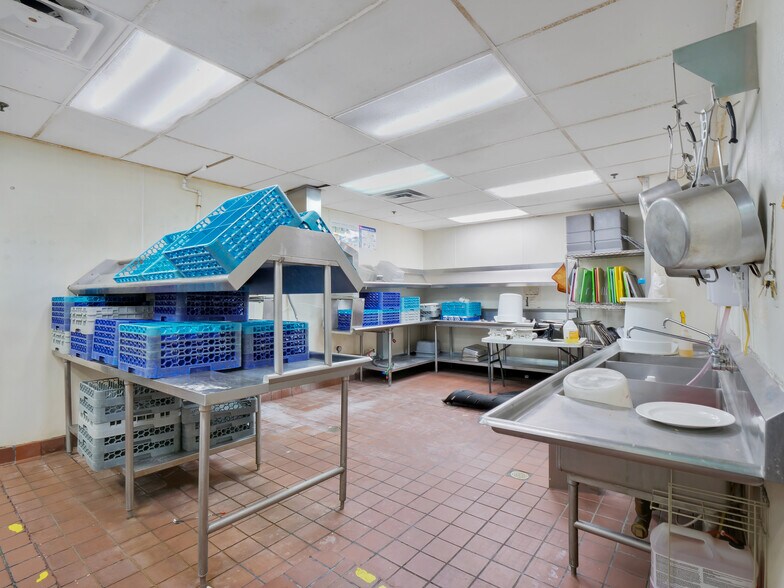 More Photos Of 1100 S Flower St, Los Angeles Office For Lease