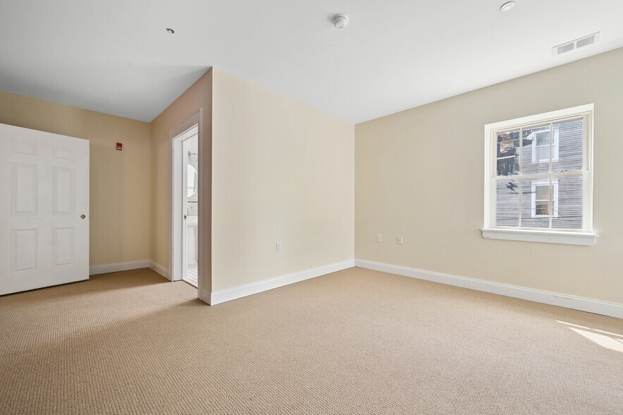 More Photos Of 56 Main St, Stamford Hotel For Sale