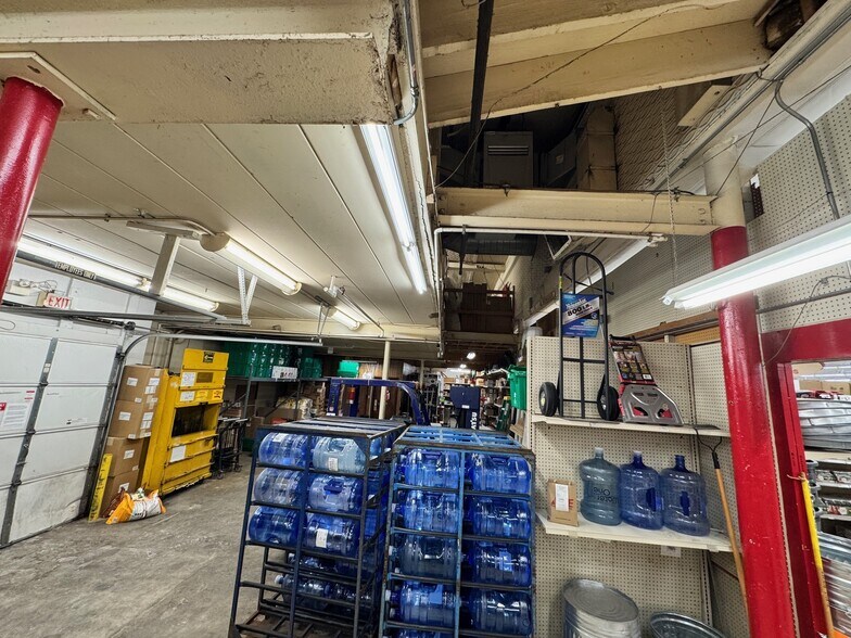 More Photos Of 1158 Lillian St, Elgin General Retail For Sale