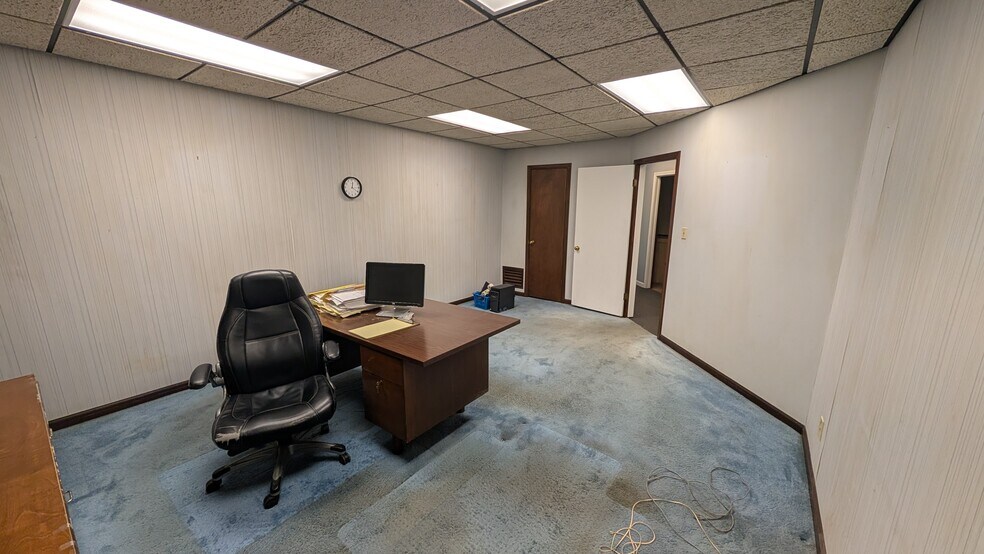 More Photos Of 11 W National Ave, Brazil Office For Sale