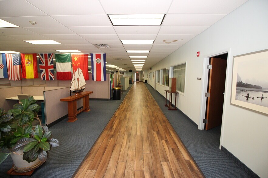 More Photos Of 455 Maryland Dr, Fort Washington Light Manufacturing For Sale