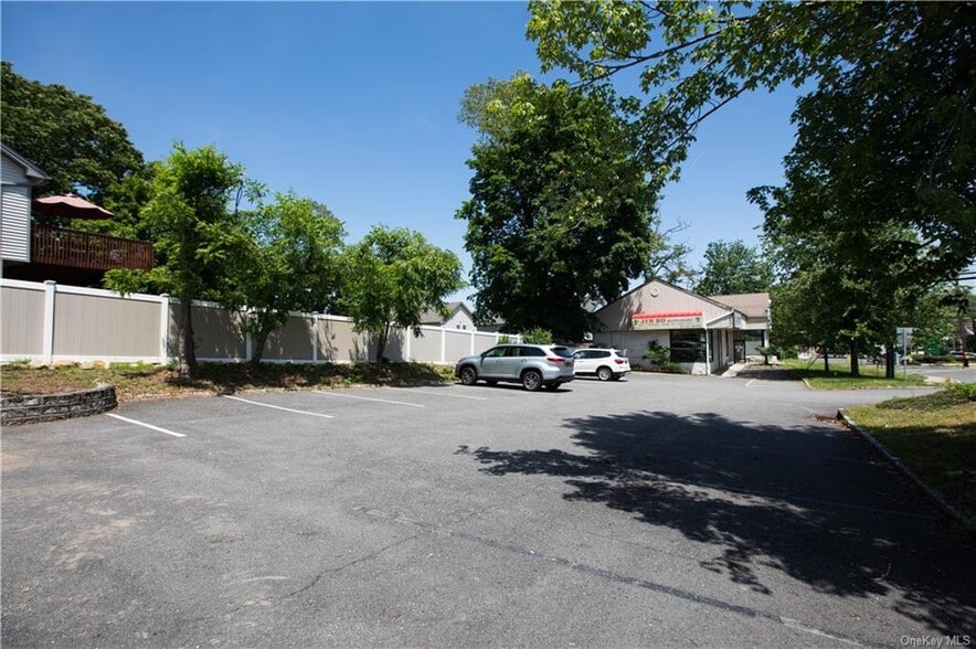 More Photos Of 2 Suffern Ln, Garnerville General Retail For Lease