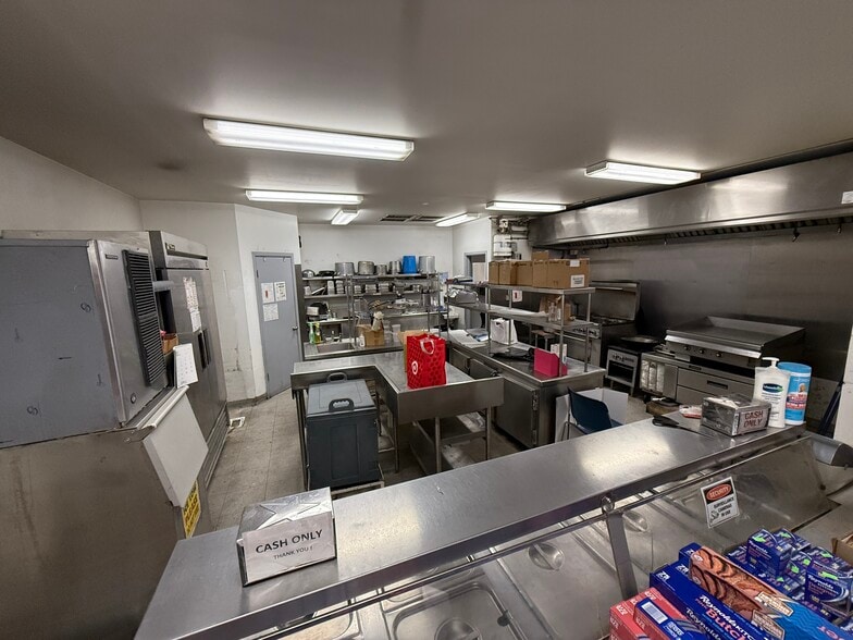 More Photos Of 2840 Mokumoa St, Honolulu Warehouse For Sale